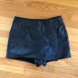 Topshop Pleather Short Skorts - Size 6